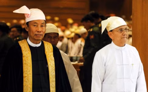 Ông Shwe Mann và ông Thein Sein trong một lần cùng xuất hiện năm 2014. Ảnh: Reuters. Ông Shwe Mann và ông Thein Sein trong một lần cùng xuất hiện năm 2014. Ảnh: Reuters.