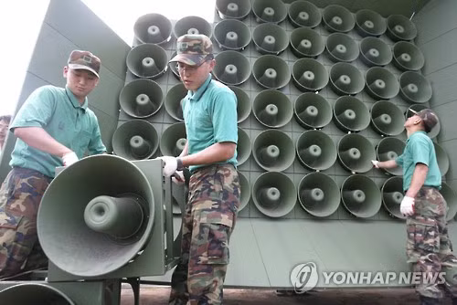 Hàn Quốc dỡ hệ thống loa công suất lớn ở biên giới với Triều Tiên sau khi hai miền đạt được thỏa thuận tháo ngòi nổ chiến tranh. Ảnh: Yonhap.