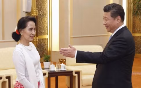 Ông Tập Cận Bình tiếp bà Aung San Suu Kyi. Ảnh: SCMP. Ông Tập Cận Bình tiếp bà Aung San Suu Kyi. Ảnh: SCMP.