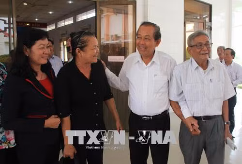 Phó Thủ tướng Trương Hòa Bình gặp gỡ, trao đổi với các cử tri huyện Đức Hòa. Ảnh: Bùi Giang-TTXVN