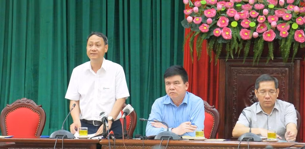 Ông Nguyễn Anh Dũng thông tin về tình hình đảm bảo cung ứng điện dịp hè năm 2018. ảnh: Đỗ Thơm.
