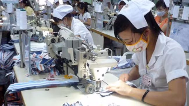 Hàng may mặc Việt Nam là mặt hàng xuất siêu vào Mỹ. Ảnh: VTV. Hàng may mặc Việt Nam là mặt hàng xuất siêu vào Mỹ. Ảnh: VTV.