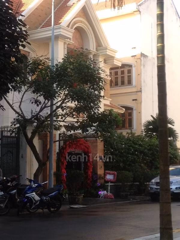 Hôm nay (19/12), Jennifer Phạm chính thức lên xe hoa về nhà chồng, bước vào cuộc hôn nhân thứ hai đầy hạnh phúc với chú rể Đức Hải sau hơn 2 năm tìm hiểu, yêu thương nhau.