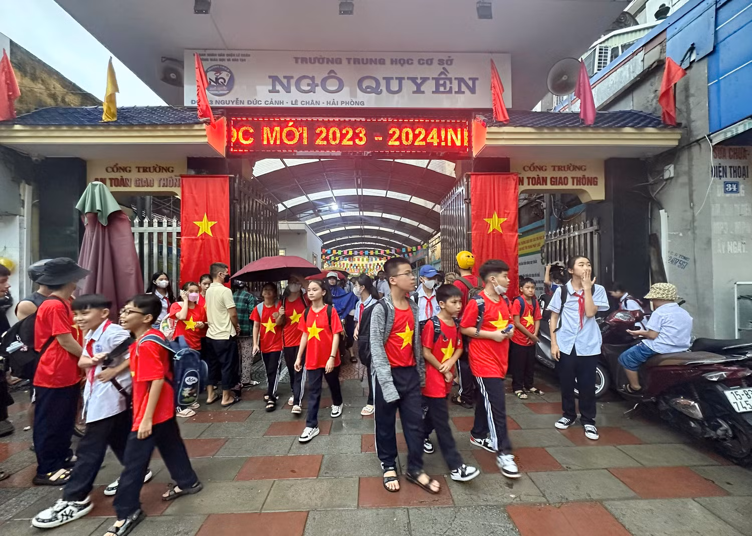 Nhiều năm qua, mô hình cổng trường an toàn giao thông tại Trường Trung học cơ sở Ngô Quyền đã phát huy hiệu quả tích cực (Ảnh: LT) Nhiều năm qua, mô hình cổng trường an toàn giao thông tại Trường Trung học cơ sở Ngô Quyền đã phát huy hiệu quả tích cực (Ảnh: LT)