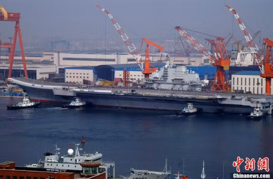 Ngày 30/8, tàu sân bay Varyag Trung Quốc kết thúc chạy thử lần thứ 10, quay trở về và cập cảng Đại Liên.
