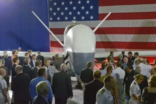Máy bay không người lái MQ-4C (Global Hawk ) phiên bản hải quân của Mỹ.