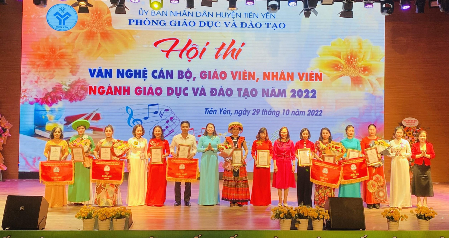 Huyện Tiên Yên tổ chức Hội thi văn nghệ cán bộ, giáo viên, nhân viên ngành Giáo dục và Đào tạo năm 2022 (Ảnh: Phạm Linh) Huyện Tiên Yên tổ chức Hội thi văn nghệ cán bộ, giáo viên, nhân viên ngành Giáo dục và Đào tạo năm 2022 (Ảnh: Phạm Linh)
