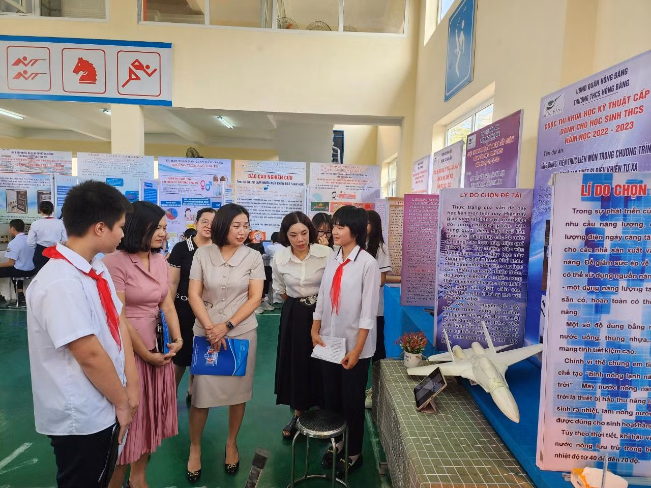 Cuộc thi khoa học kỹ thuật là sân chơi trí tuệ bổ ích dành cho học sinh (Ảnh: Phạm Linh) Cuộc thi khoa học kỹ thuật là sân chơi trí tuệ bổ ích dành cho học sinh (Ảnh: Phạm Linh)