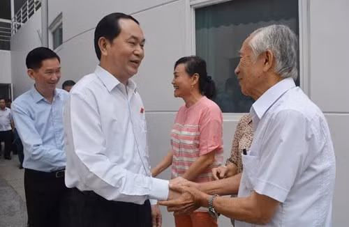 Chủ tịch nước Trần Đại Quang trong một lần tiếp xúc cử tri, ảnh: Báo Quân đội Nhân dân. Chủ tịch nước Trần Đại Quang trong một lần tiếp xúc cử tri, ảnh: Báo Quân đội Nhân dân.
