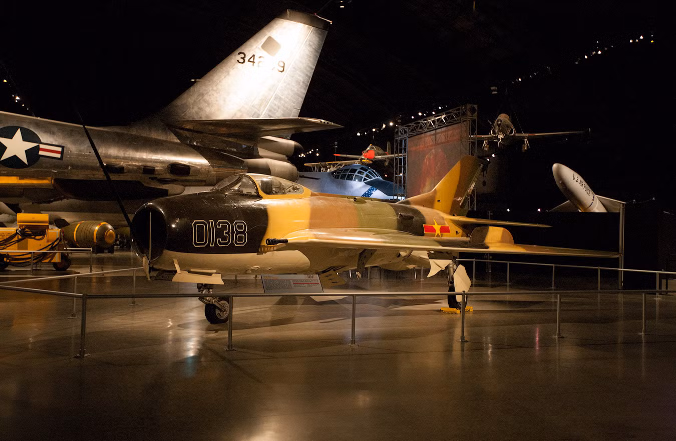 Các máy bay chiến đấu MiG-19S và F-6 đã phục vụ trong các Lữ đoàn 241 và 242 của quân đội Ai Cập. MiG-19S là một biến thể cải tiến của tiêm kích MiG-19 (khoảng 70% số máy bay MiG-19 được nâng cấp) và lần đầu tiên được xuất khẩu. Tiêm kích MiG-19S mang số hiệu 0138 của Không quân Ai Cập tại Bảo tàng Không quân Mỹ ở Dayton. Các máy bay chiến đấu MiG-19S và F-6 đã phục vụ trong các Lữ đoàn 241 và 242 của quân đội Ai Cập. MiG-19S là một biến thể cải tiến của tiêm kích MiG-19 (khoảng 70% số máy bay MiG-19 được nâng cấp) và lần đầu tiên được xuất khẩu. Tiêm kích MiG-19S mang số hiệu 0138 của Không quân Ai Cập tại Bảo tàng Không quân Mỹ ở Dayton.