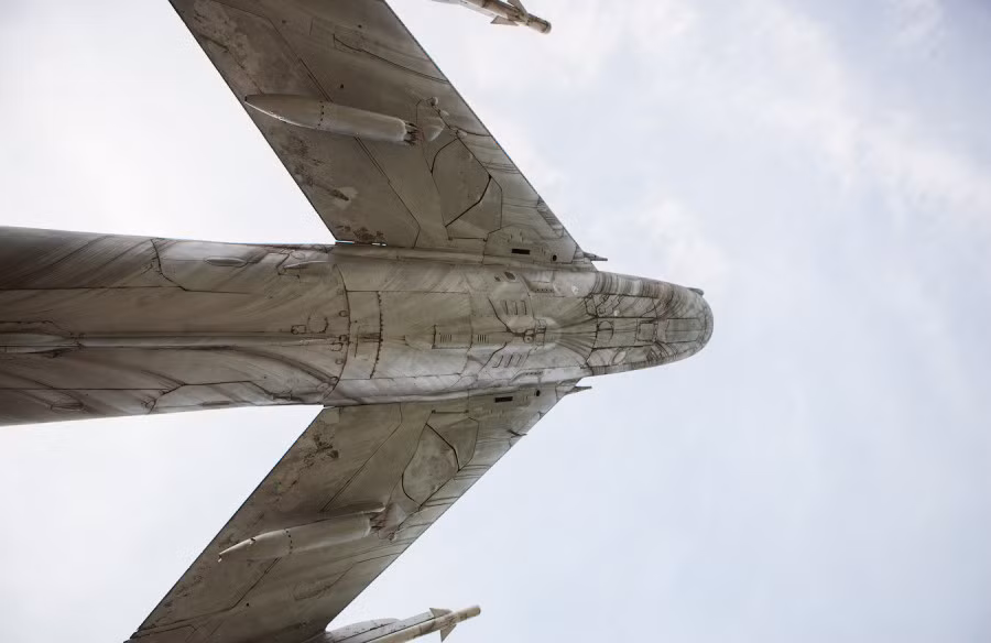 Có tổng cộng khoảng 8.500 chiếc MiG-19 được sản xuất, chủ yếu ở Liên Xô. Nó phục vụ trong không quân nhiều quốc gia trên thế giới, gồm có cả Cuba, Việt Nam, Ai Cập, và Cộng hòa Dân chủ Nhân dân Triều Tiên, Pakistan. MiG-19 được nhìn thấy các cuộc không chiến trong suốt chiến tranh Việt Nam, Chiến tranh Sáu ngày năm 1967 và chiến tranh Bangladesh năm 1971. Có tổng cộng khoảng 8.500 chiếc MiG-19 được sản xuất, chủ yếu ở Liên Xô. Nó phục vụ trong không quân nhiều quốc gia trên thế giới, gồm có cả Cuba, Việt Nam, Ai Cập, và Cộng hòa Dân chủ Nhân dân Triều Tiên, Pakistan. MiG-19 được nhìn thấy các cuộc không chiến trong suốt chiến tranh Việt Nam, Chiến tranh Sáu ngày năm 1967 và chiến tranh Bangladesh năm 1971.