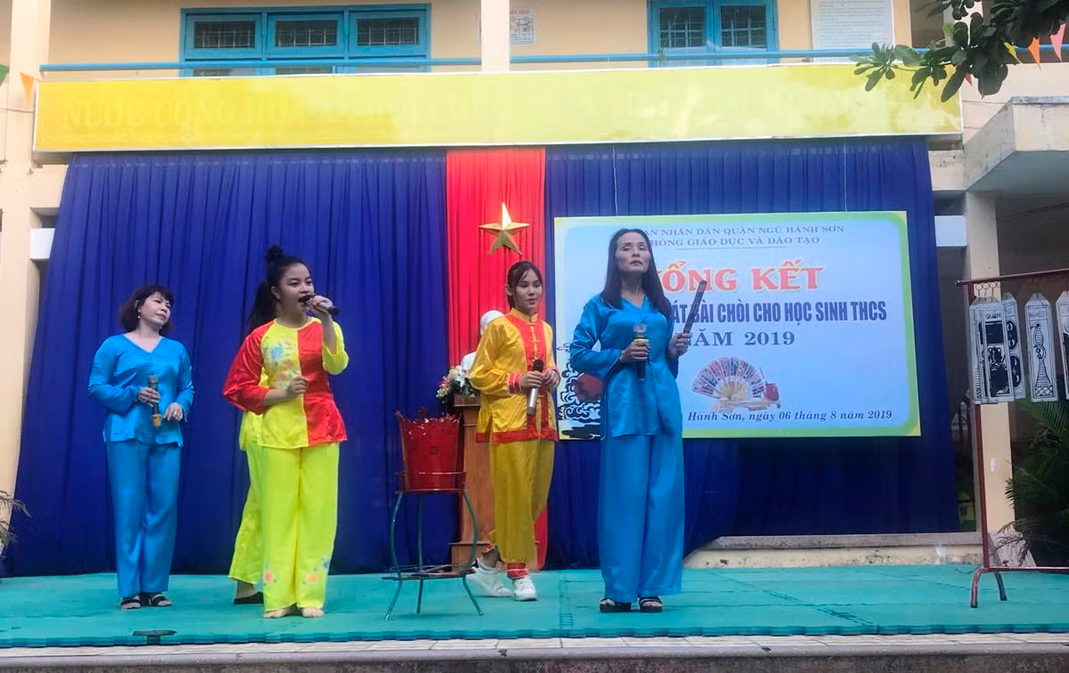 Học sinh Đà Nẵng hứng thú với các lớp học hô hát Bài chòi. Ảnh: NDV Học sinh Đà Nẵng hứng thú với các lớp học hô hát Bài chòi. Ảnh: NDV