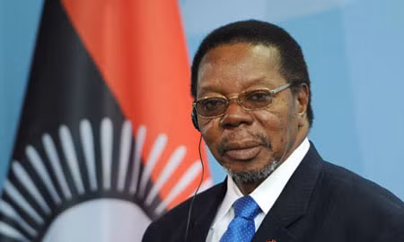 Tổng thống Bingu wa Mutharika bị đau tim vào ngày thứ năm nhưng kể từ đó chưa có thông tin chính thức nào về sức khỏe của ông. Ảnh: AFP. Tổng thống Bingu wa Mutharika bị đau tim vào ngày thứ năm nhưng kể từ đó chưa có thông tin chính thức nào về sức khỏe của ông. Ảnh: AFP.