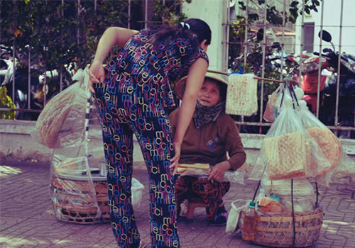Hay những gánh hàng rong. Ảnh Na Le Hay những gánh hàng rong. Ảnh Na Le