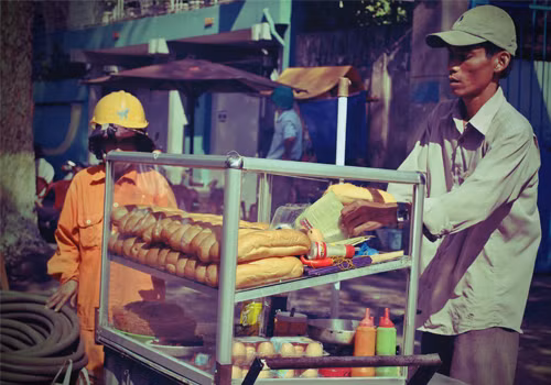 Bánh mì - món ăn đường phố ngon nhất thế giới. Ảnh Na Le Bánh mì - món ăn đường phố ngon nhất thế giới. Ảnh Na Le