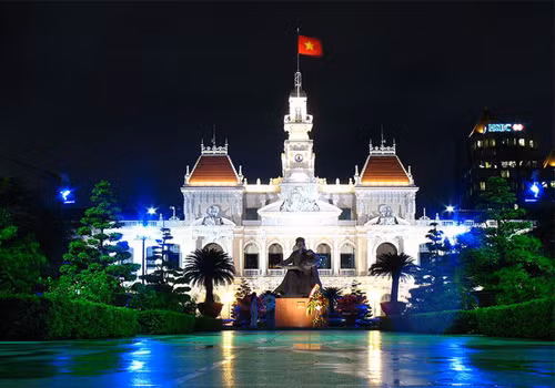 Trụ sở Ủy ban thành phố. Ảnh Ha The Huong Trụ sở Ủy ban thành phố. Ảnh Ha The Huong