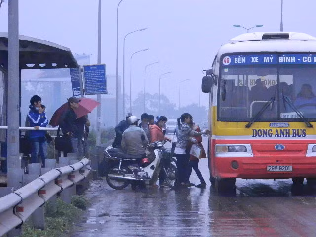 Nếu họ hành nghề xe ôm đúng pháp luật và có văn hóa thì không có gì để nói nhưng cánh xe ôm ở đây lại vô cùng lộn xộn. Nếu họ hành nghề xe ôm đúng pháp luật và có văn hóa thì không có gì để nói nhưng cánh xe ôm ở đây lại vô cùng lộn xộn.