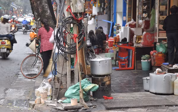 Cảnh nhếch nhác làm mỹ quan đô thị mất dần. Cảnh nhếch nhác làm mỹ quan đô thị mất dần.