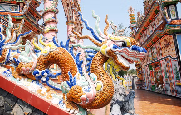 Thông thường, mỗi gia đình có một khu lăng mộ riêng, gồm nhiều ngôi mộ nhỏ. Tùy từng số lượng người trong gia đình và điều kiện kinh tế mà độ hoành tráng khác nhau.
