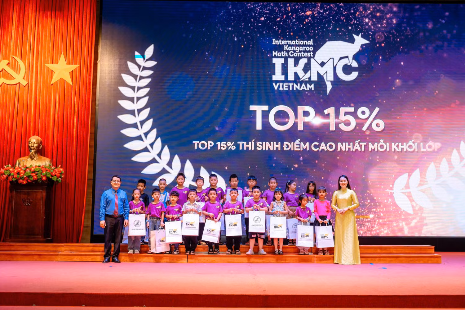 trao-giai-toan-uc-1.jpg