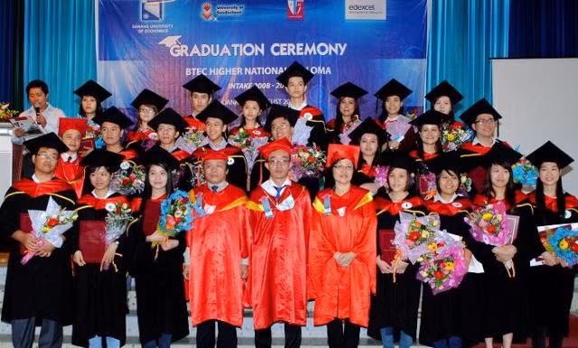 Các đại biểu dự Hội nghị tổng kết Đề án 322 cho rằng, nên có sự ràng buộc về kinh phí để đảm bảo người đi học quay về nước làm việc sau khi học xong. Ảnh minh họa Internet Các đại biểu dự Hội nghị tổng kết Đề án 322 cho rằng, nên có sự ràng buộc về kinh phí để đảm bảo người đi học quay về nước làm việc sau khi học xong. Ảnh minh họa Internet