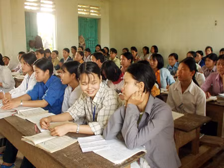 Ông bảo: "Nam nữ ngồi gần nhau bất tiện, độ tuổi đang phát triển, va chạm qua lại sẽ ảnh hưởng đến học tập. Thực chất hiện nay ở Hoa Kỳ cũng đang làm, mà họ còn làm sau cả tôi. Tôi bắt đầu thí điểm từ năm 2002 nhưng mãi đến năm 2004 người Mỹ mới áp dụng đấy".