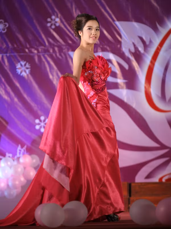 Phần thi trang phục dạ hội