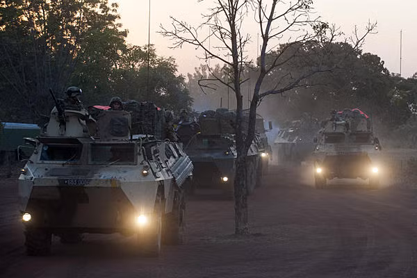 Bộ binh, thiết giáp liên quân Pháp - Mali thực hành tấn công lực lượng phiến quân