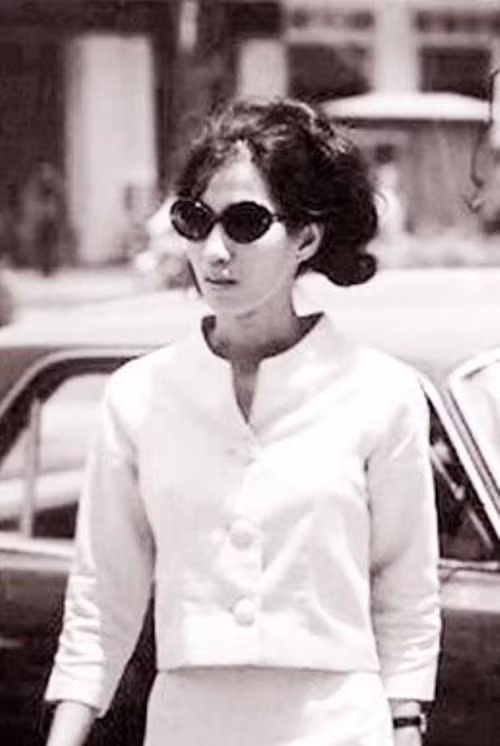 Đầu tháng 1/1967, vợ Đại Cathay ra Trại Cửu Sùng thăm chồng. Gặp Đại Cathay, cô báo cho chồng biết đã lo xong việc tổ chức cho Đại Cathay vượt ngục. Theo kế hoạch, đám lính gác sẽ làm ngơ cho Đại Cathay và một số đàn em trốn ra khỏi trại. Một xuồng máy chờ sẵn dưới bãi biển để đưa đám tù ra khơi, rồi có tàu hải quân thuê sẵn rước Đại về đất liền. Đúng 12 giờ đêm ngày 7/1/1967, Đại Cathay dẫn cả bọn đàn em đào thoát ra ngoài. Theo sự phân công của Đại Cathay, đám tù trốn trại chia làm hai tốp. Tốp thứ nhất gồm năm tên đi trước để nghi binh. Tốp thứ hai, có Đại Cathay và Hải Súng chạy theo hướng bờ biển. Thế nhưng, khi cả hai tốp vừa vọt ra khỏi vòng rào thì phía trại báo động inh ỏi. Tốp thứ nhất, gồm Xì kíp, Hùng Mỏ chuột,.. bị bắt lại ngay.