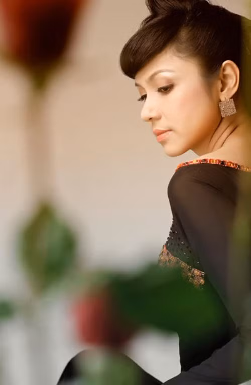 Sở dĩ có một vỏ bọc hoàn hảo, nên đã có thời điểm, cả thành phố Sài Gòn đều đinh ninh rằng Trần Văn Giao là một đại gia cỡ bự khi thấy Giao tuổi trẻ như thế mà kiêm nhiệm nhiều chức vụ lớn ở nhiều công ty nhà nước và tư nhân khác nhau. Ngoài vai trò giám đốc Công ty Đông Phương, Trần Văn Giao còn làm Phó Giám đốc cho một công ty nhà nước khác và là thành viên Hội đồng quản trị của một ngân hàng có uy tín, cùng hàng loạt công ty "ma" do Giao lập ra để dễ bề lừa đảo. Giao giới thiệu khách hàng từ công ty này sang công ty kia để thực hiện hành vi lừa đảo khép kín, hoàn hảo của mình.
