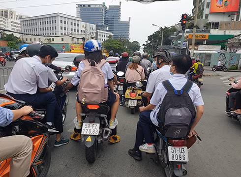 Một trường hợp học sinh ở Thành phố Hồ Chí Minh vi phạm luật giao thông (ảnh: P.L)
