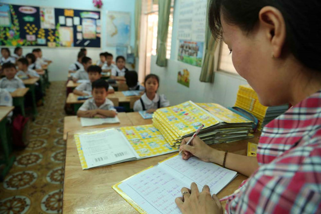 Như quyết tâm của Bộ trưởng, thầy Khang mong năm 2019 ngành giáo dục sẽ giảm được áp lực cho giáo viên từ sổ sách, giấy tờ để thầy cô tập trung hơn cho công tác giảng dạy (Ảnh minh họa trên giaoduc.net.vn)