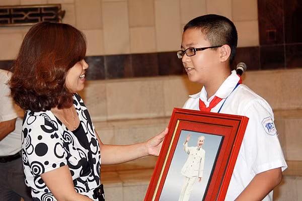 Chúng cháu yêu Bác Hồ