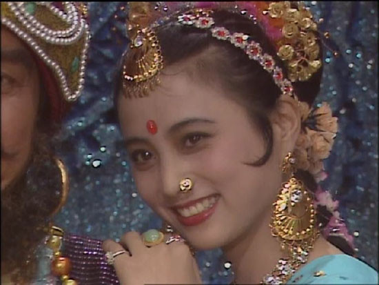 Các album phát hành năm 1991 còn hơn thế, bán trên 10 triệu bản. Phim Tây Du Ký là bộ phim đầu tiên cô đóng. Tháng 11.1987 đoàn phim vỏn vẹn gồm 20 người (cả một phiên dịch) sang Thái Lan quay phim. Theo Đường Kế Toàn, phụ quay của đoàn, làm phim này kinh phí eo hẹp, mỗi thành viên chỉ nhận phụ cấp lương thực 5 nhân dân tệ mỗi ngày, và cả tập phim thù lao mỗi người cao nhất 100 nhân dân tệ. Rất gian khổ và khó khăn, nhưng sau khi 11 tập hoàn thành được công chiếu năm 1986, đoàn phim khá “rủng rỉnh” và đủ tiền qua “kinh đô Phật giáo” Ayutthaya của Thái Lan để quay phim.