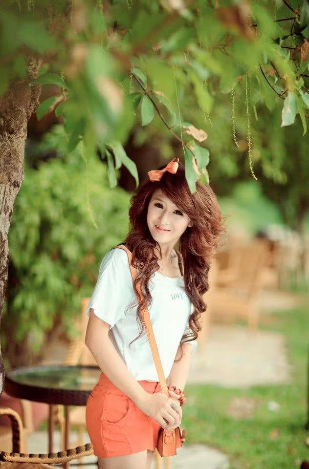 Sở hữu vóc dáng chuẩn và gương mặt đẹp, Dung luôn là tâm điểm thu hút mọi ánh nhìn Sở hữu vóc dáng chuẩn và gương mặt đẹp, Dung luôn là tâm điểm thu hút mọi ánh nhìn