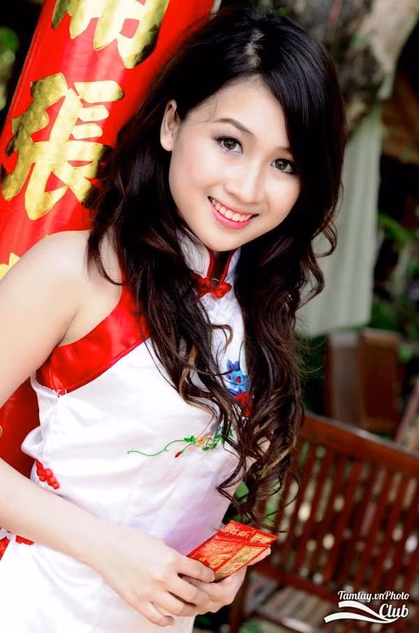 Liệu nhan sắc ấy có khiến hoa ghen thua thắm, liễu hờn kém xanh...? Xem thêm: Cơn sốt "Thiên sứ 9X" (P2): Đẹp như Hoàng Dung trong Anh hùng xạ điêu