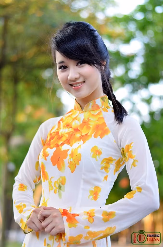 Phùng Thị Thanh Huyền sinh năm 1992, hiện đang là sinh viên chuyên ngành kế toán trường ĐH Lao động - xã hội Hà Nội, cô gái xinh xắn này là gương mặt khá nổi của trường trong các hoạt động văn nghệ với năng khiếu hát, múa và làm MC Phùng Thị Thanh Huyền sinh năm 1992, hiện đang là sinh viên chuyên ngành kế toán trường ĐH Lao động - xã hội Hà Nội, cô gái xinh xắn này là gương mặt khá nổi của trường trong các hoạt động văn nghệ với năng khiếu hát, múa và làm MC