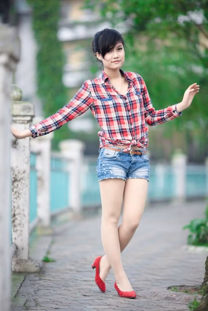 Chặng đường theo đuổi niềm đam mê vốn có của Thủy tuy có gặp khó khăn vì bố mẹ có ý muốn Thủy học một ngành nào đó phù hợp hơn với Thủy, tuy nhiên Thủy cũng đáng cố gắng để có thể cân bằng giữa việc học và không muốn bỏ lỡ cơ hội tiến gần hơn với con đường nghệ thuật. Chặng đường theo đuổi niềm đam mê vốn có của Thủy tuy có gặp khó khăn vì bố mẹ có ý muốn Thủy học một ngành nào đó phù hợp hơn với Thủy, tuy nhiên Thủy cũng đáng cố gắng để có thể cân bằng giữa việc học và không muốn bỏ lỡ cơ hội tiến gần hơn với con đường nghệ thuật.