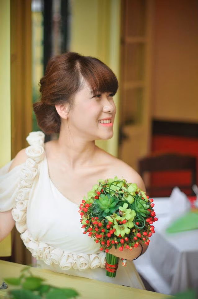 Nhi ước mơ làm cô giáo dạy nhạc vì cô nàng cực kỳ yêu trẻ con, Nhi muốn dạy cho các em đàn, hát những bài hát Nhi yêu thích, vì vậy mà Nhi đã chọn thi sư phạm Nhạc của Học viện âm nhạc Huế