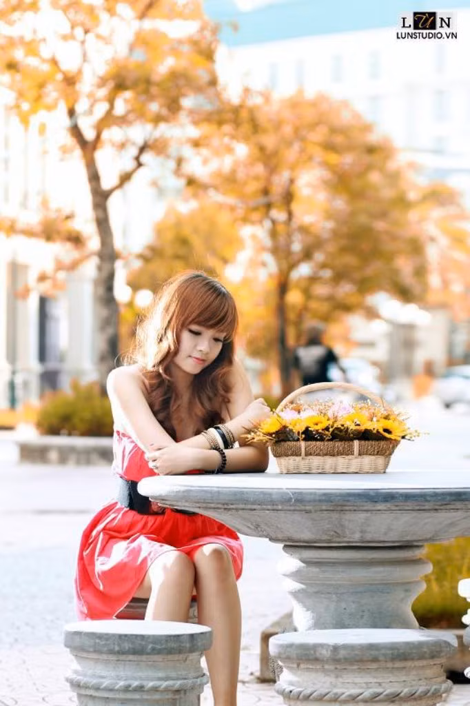 Sở hữu gương mặt xinh đẹp, nữ tính cùng phong cách trẻ trung, năng động Minh Trang được nhiều hiệu ảnh nổi tiếng Hà Thành mời làm mẫu ảnh