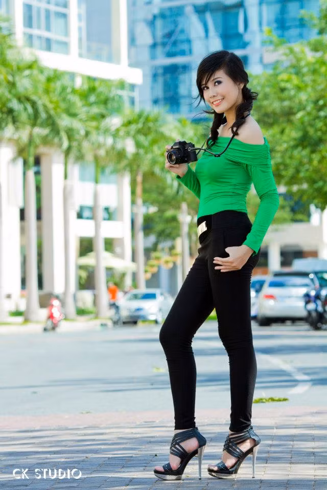 Tự tin đứng trước ống kính cũng như trình diễn catwall là khả năng nổi bật của Vân Trang Tự tin đứng trước ống kính cũng như trình diễn catwall là khả năng nổi bật của Vân Trang