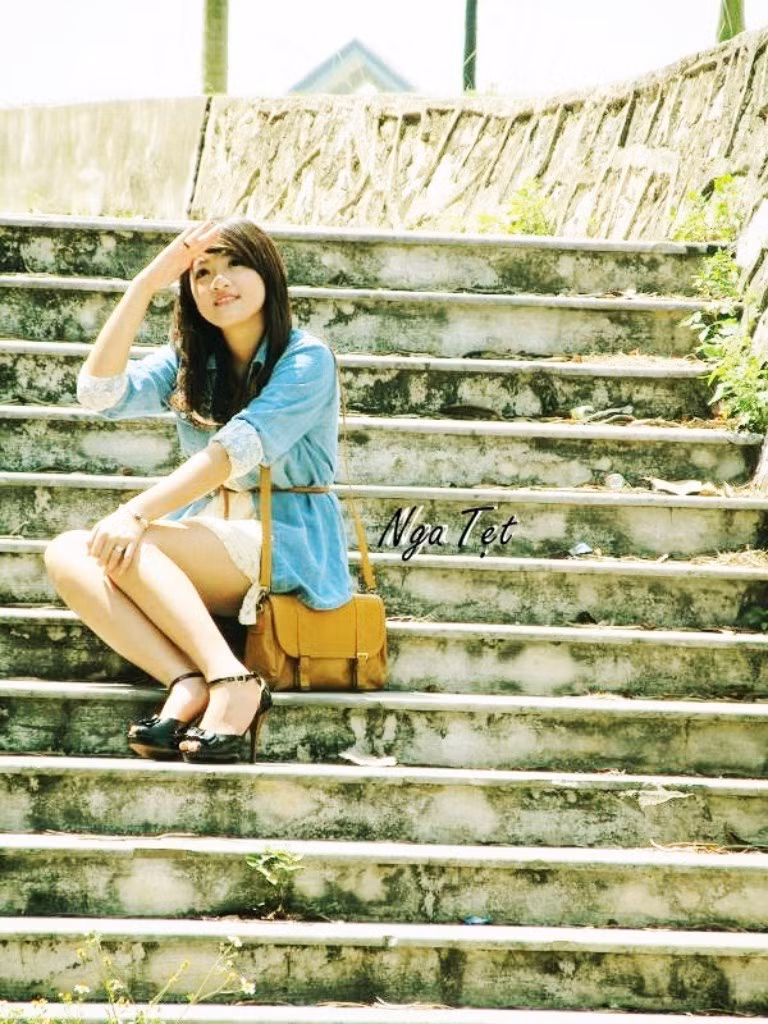 Hằng Nga có sở thích là nấu ăn, hát và nhảy. Hằng Nga có sở thích là nấu ăn, hát và nhảy.