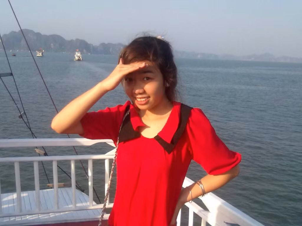 Sở thíchcủa Bích là: ăn bánh kem, uống trà sữa, đọc báo, nghe nhạc, xem phim, đặc biệt rất thích trẻ con.