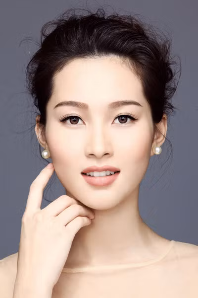 Không chỉ sở hữu nét yêu kiều, mong manh của người con gái miền Tây, Thu Thảo còn được công chúng yêu mến bởi tính cách dễ gần và sự chân thành.