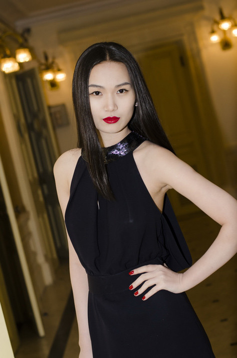 " Tôi rất thần tượng nghệ sĩ Đặng Thái Sơn, chính vì vậy mà lần diễn đầu năm 2013 của anh tôi đã quyết định gạt bỏ các công việc của mình chỉ để được nghe anh", cô nói.