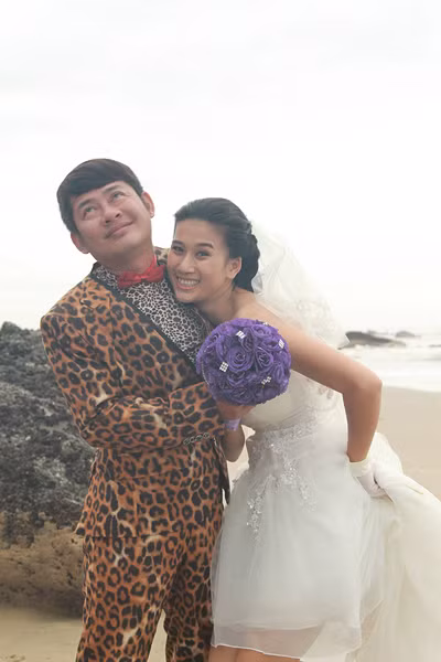 Tiên Sa (Minh Thảo đóng) là cô gái mạnh mẽ, dũng cảm. Cô ham mê học võ và "phải lòng" chính thầy dạy của mình do danh hài Tấn Beo đóng.