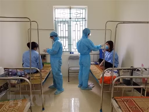 Thủ tướng gửi thư động viên các thầy thuốc, cán bộ, nhân viên ngành y tế. Ảnh minh họa: TTXVN Thủ tướng gửi thư động viên các thầy thuốc, cán bộ, nhân viên ngành y tế. Ảnh minh họa: TTXVN