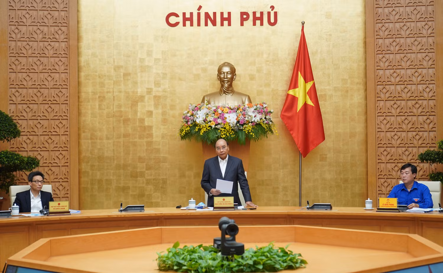 Thủ tướng Nguyễn Xuân Phúc phát biểu tại cuộc làm việc. Ảnh: VGP Thủ tướng Nguyễn Xuân Phúc phát biểu tại cuộc làm việc. Ảnh: VGP