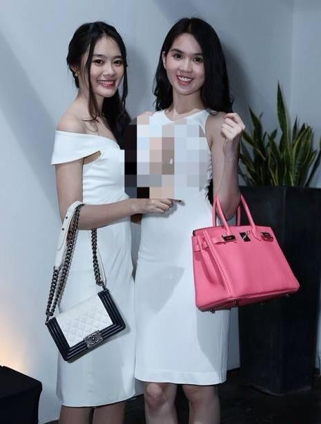 Ngọc Trinh khiến người đối diện phải "nóng mắt" với bộ trang phục này.