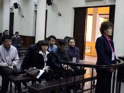 Cựu Giám đốc chi nhánh cùng đồng phạm trong phiên xử.